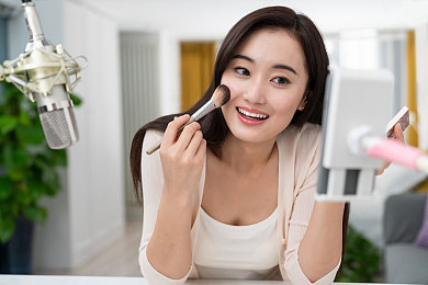 黄色软件在线观看,游戏直播：争议与探索，如何平衡？