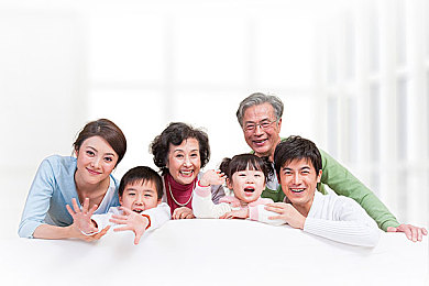 伽罗太华流眼泪翻白眼咬铁球免费,爱心志愿者演绎感人表演，呼吁关爱流浪动物-2