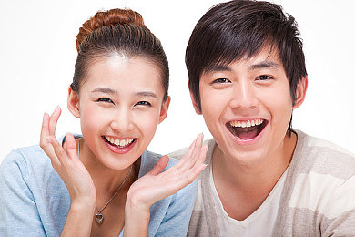 白丝袜子 扒开美女内衣的app,科技时代，APP低俗内容引发关注