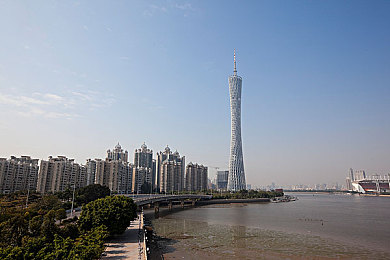 我被老头添得直叫,退休教师公园暖举，宠物狗不再“添乱”-4