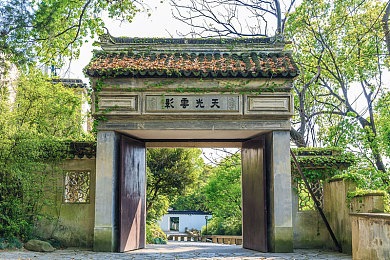 赵丽颖裸乳被爆 白浆换脸,明星换脸风波，赵丽颖形象受质疑