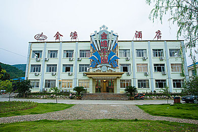 忘穿内裤被闺蜜用黄瓜折磨,游戏奇遇：内裤忘穿，黄瓜“折磨”引热议