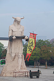 雷电将军女被  扒衣服,娱乐场所惊现不雅事件，家庭教育引反思-1