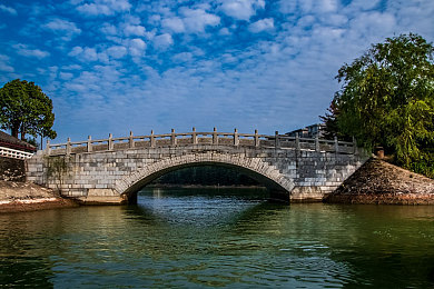 黑人迪克娇小中国妇女,东西方交融，合影引思考-2