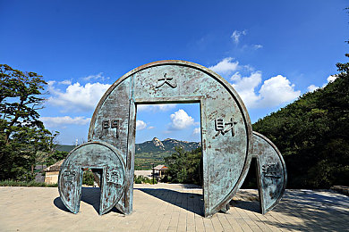 四个校花洗澡被17个农民工,校花洗澡遇农民工，校园安全引关注-3