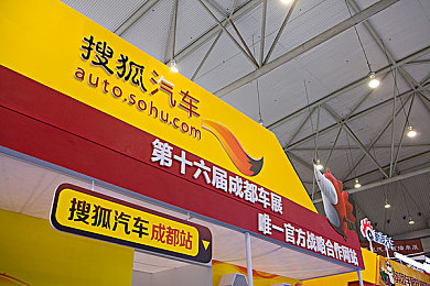 被女同桌扒开裤子握jiji,校园暴力惊现，学生遭同桌扒裤羞辱-2