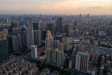 juliaann办公室丝袜大战,职场丝袜之争：时尚与实力的较量-4