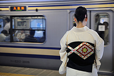 黄色软件下载安装免费版,探险解谜新宠，免费游戏吸睛无数-3