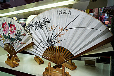 欧美卡一卡二：新型智能卡横扫欧美，生活更便捷-4